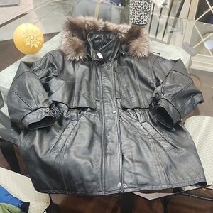 The Old Mill Canada Women's Black Leather Jacket with FOX Fur Trim MEDIUM